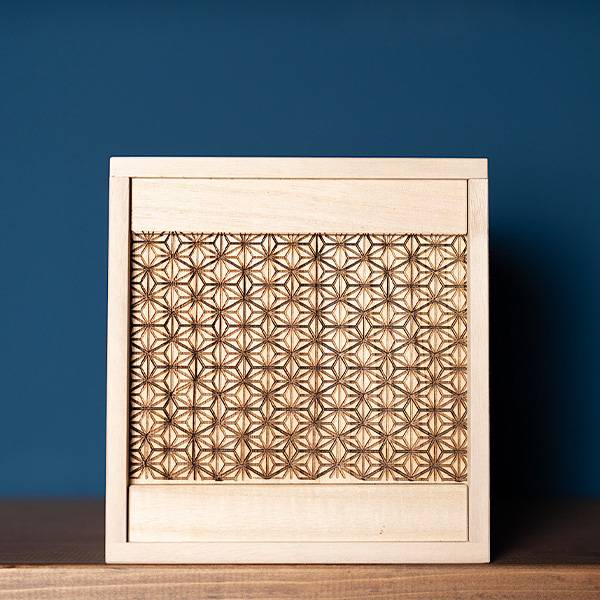 桐箱に名前や日付を刻印